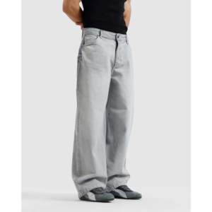 กางเกงยีนส์ทรงหลวมสไตล์วินเทจ ขากว้างทรงบาน เอวสูง สไตล์สตรีทแวร์ ผ้าเดนิม ตกแต่งคริสตัลเพชร สีสันสำหรับฤดูหนาว - Product Image 4