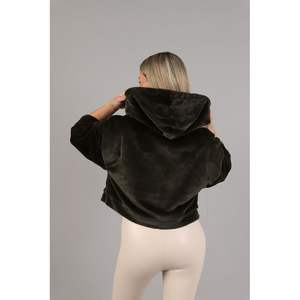 Manteaux en fausse fourrure pour femmes, collection élégante de vêtements d'extérieur en gros - Product Image 3