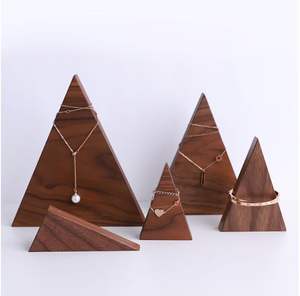 Fournisseur en gros Présentoir de collier moderne extérieur en métal rectangulaire avec doublure en bois Fabricant de porte-bijoux - Product Image 1