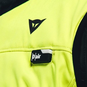 Chaqueta Inteligente D-Air de Alta Visibilidad en Amarillo Fluorescente, Talla M, Ropa Deportiva para Motociclismo y Automovilismo para Hombre - Product Image 1