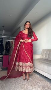 Curated Collection Prêt à Porter Fausse Georgette Ethnique Ensemble Top avec Détails Séquencés 9mm complexes en gros - Product Image 5