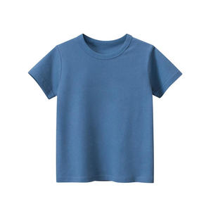 Camiseta sólida de diseño moderno para niños con corte moderno y aspecto clásico adecuada para salidas informales y reuniones familiares - Product Image 1