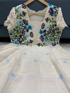 Lanzamiento de Super Hit Collection, Diseñador Kora Algodón con hilo multicolor trabajo Midi Dress. Una hermosa mezcla de elegancia - Product Image 4