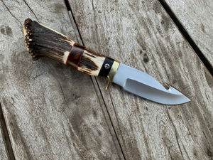 Couteau de chasse et de camping artisanal en acier D2, manche en corne, bord dentelé, couteau à dépecer personnalisé pour l'extérieur, service OEM, garantie de 3 ans - Product Image 4