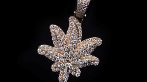 Beau collier pendentif en diamant fait main pour cadeau d'anniversaire de mariage disponible au prix de gros - Product Image 2