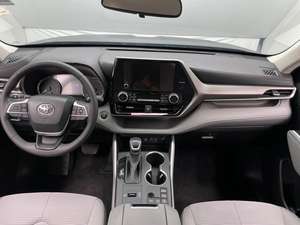 2024 juguete-OTA Highlander LE Sport Utility 4D perfectamente - Product Image 2