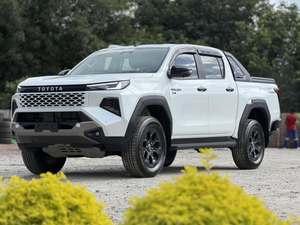 Pick-up double cabine Hilux Travo OVERLAND Diesel Turbo Automatique R18 en aluminium, sièges en tissu, blanc, occasion 2026 - Product Image 4
