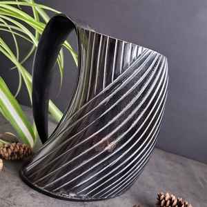 Taza de cuerno para beber vikingo de calidad superior al por mayor taza de cuerno de Bar natural pulida y acabada a mano para cerveza estilo vikingo - Product Image 1