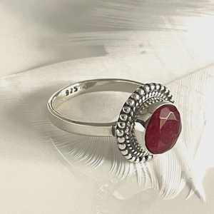 Bague en rubis faite à la main, en argent sterling, bijoux de naissance, bague en pierres précieuses, cadeau pour femmes, bijoux fins - Product Image 6