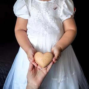 ที่แขวนผนังทำจากไม้รูปหัวใจไม้ที่ทันสมัยของขวัญแสนสบายสำหรับบรรเทาความเครียดความวิตกกังวลและแขวนผนัง - Product Image 1