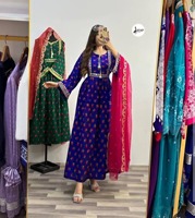 Robe longue élégante traditionnelle écoresponsable à manches larges, broderie violette, dupatta rose, taille naturelle, tenue culturelle pour