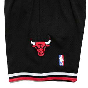 Shorts répliques pour hommes des Chicago Bulls, 100% polyester respirant, noir avec broderie décorative - Product Image 2