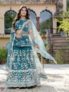 Lehenga Choli en tissu doux avec des paillettes et des broderies au fil, design Evergreen, achat en ligne en Inde au prix le plus bas - Product Image 5