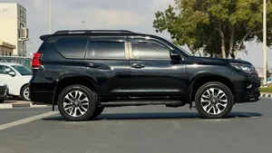 Meilleure offre Prado 2022 |   Conduite à droite |   2,8 L Diesel |   4x4 automatique |   Toit ouvrant |   Sièges électriques |   SUV de luxe - Product Image 2