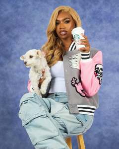 Veste de baseball tendance de qualité supérieure personnalisée pour femmes, automne 2026, broderie de lettres, uniforme de baseball, gris rose, poche, veste universitaire - Product Image 1