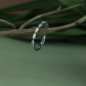 Bague exclusive en diamant de laboratoire EF Color VS1 Clarity Marquise Cut Gold Rose Gold Silver IGI SGL Certified Jewelry - Product Image 5