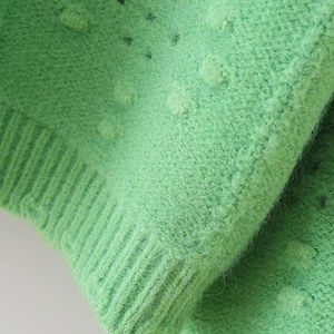 Top tendencia material de alta calidad OEM manga larga Mujer cárdigan suéter cuello en V abrigo de invierno con colores personalizados tamaño - Product Image 4