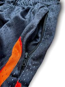 Pantalones cortos de malla 2026 con logo personalizado, de poliéster transpirable, por encima de la rodilla, para hombre, con entrepierna de 5 pulgadas, de doble capa, personalizados. - Product Image 3