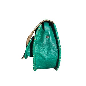 Bolso Bandolera Artesanal Nomad, Grabado a Mano, Cuero Genuino, Diseño Geométrico Marroquí Vintage para Mujer, Uso Diario - Product Image 5