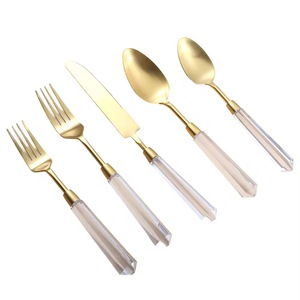 Cuchara de Acero Inoxidable de Grado Alimenticio Sostenible de Alta Calidad con Mango de Madera con Pulido Espejo, Diseño Moderno para Uso en Hoteles y Hogares - Product Image 1