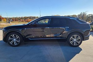 CADILLAC LYRIQ AWD LUXURY 2 2024 USADO (LHD/RHD) - Product Image 4