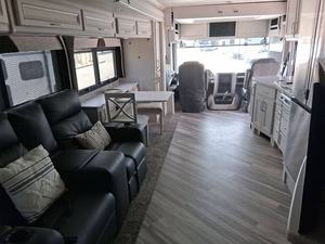 VENTE Caravane F-l-e-e-t-w-o-o-d Bounder 35K d'occasion 2023 prête à être vendue - Product Image 2