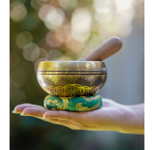 Bols chantants de l'Himalaya en métal poli de qualité supérieure, durables, pour la méditation, le yoga, la guérison sonore, la thérapie spirituelle, énergie vibratoire longue durée - Product Image 1