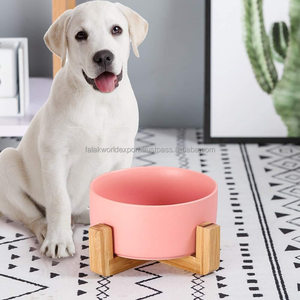 Cuenco elevado antideslizante de cerámica pulida y madera para mascotas con soporte para perros y gatos de Falak World Export - Product Image 2