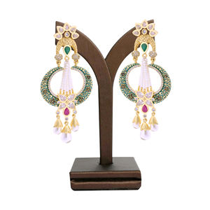 Boucles d'oreilles élégantes en plaqué or AD Dangle Custom Luxury Artificial Luxury Jewelry Trendy Party Fashion Jewelry Fournisseur fiable - Product Image 1