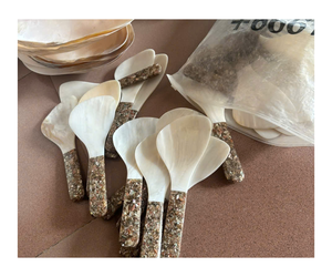 ช้อนหอยมุกทำด้วยมือช้อน100% เลือกอย่างยั่งยืนสำหรับคาเวียร์และกูร์เมต์ช้อนเปลือกหอยขัดเงาจากเวียดนาม - Product Image 1