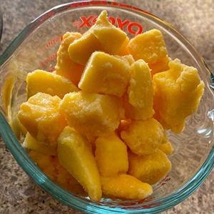 Cubes de mangue congelée tropicale riche et sucrée Cubes de mangue congelés d'approvisionnement en vrac Idéal pour les smoothies Boissons congelées et recettes sucrées - Product Image 5