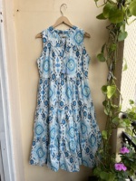 Robe d'été vintage à manches imprimées florales 100 % coton pour femme, brodée, longueur midi, avec détails à pompons et logo frontal