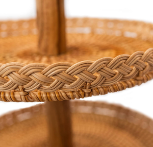 Nouveauté : Support de service en rotin tressé à la main à 2 niveaux, plateau rond naturel avec poignée en bois, organisateur de table pour la salle à manger - Product Image 5