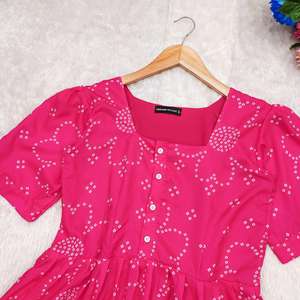 Vestido Midi Rosa inspirado en Bollywood de primera calidad para mujer Diseñador elegante Bandhani Print A-Line Silhouette Festive Daily Wear - Product Image 3