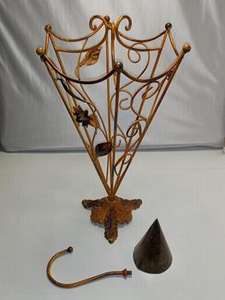 Porte-parapluie élégant en forme de seau avec abat-jour en laiton, idéal pour la décoration intérieure et le rangement des vêtements de pluie. - Product Image 4