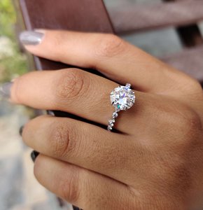 แหวนสัญญาแต่งงานสีเงินสเตอร์ลิง925สำหรับผู้หญิงได้รับการรับรองว่าเป็นเพชรโมอิสซาไนต์ทรงเพชรฮาโลสำหรับปาร์ตี้ - Product Image 5