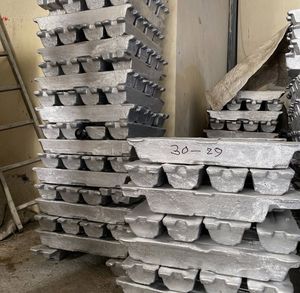 Prix d'usine en gros lingot d'aluminium pureté 99.7% meilleure qualité lingots d'alliage d'aluminium de vente chaude pour l'approvisionnement d'exportation d'industrie - Product Image 1