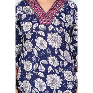 Elegante Conjunto de Kurta Estampado Floral Azul Marino para Mujer con Dupatta - Product Image 3