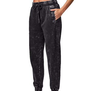 Survêtement de jogging deux pièces avec logo imprimé personnalisé et respirant pour femmes avec techniques de strass - Product Image 5