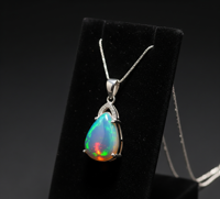 Collier pendentif goutte d'eau en opale éthiopienne plaqué rhodium avec serti clos classique en argent sterling 925, bijou fantaisie en pierre précieuse