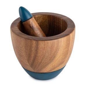 Encantador mortero de madera que muestra tonos cálidos de madera natural mientras moldea ingredientes para preparar deliciosos platos. - Product Image 1