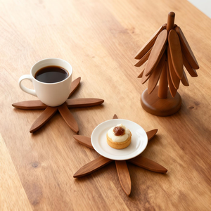 Ensemble de dessous-de-verre et de dessous-plat décoratifs en bois en forme d'arbre |   Tapis en bois naturel fait main résistant à la chaleur pour table à manger et cuisine - Product Image 1