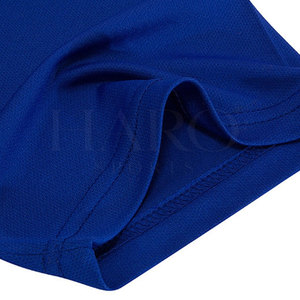 Tenue de football fabriquée en tissu respirant conçu pour garder les joueurs au frais et au sec pendant les matchs de football intenses - Product Image 4