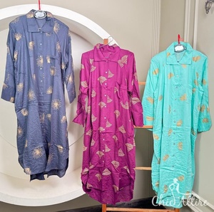 2025 diseñador Gris Carbón metálico Foil camisa vestido para mujer estilo étnico Kurtis largo con botón para ropa de trabajo y ropa festiva - Product Image 1