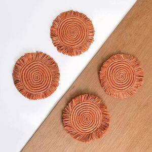 Sous-verre en raphia tissé à la main pour la décoration de table, améliorant l'espace de repas avec un design naturel et organique - Product Image 2