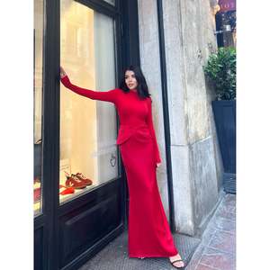 Robe longue rouge pour femme missJANELL, élégante, en mélange de scuba et de satin, à manches longues, en polyester et lycra, pour soirées et occasions formelles - Product Image 3