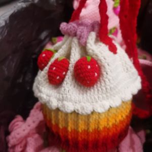 Nouveau Sac Gâteau Fraise au Crochet Fait Main Personnalisable Tendance et Adorable 2025 – Cadeau Fête des Mères - Product Image 3