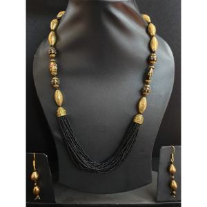 Ensemble de collier multicouche de perles de rocaille noires traditionnelles faites à la main avec boucles d'oreilles bijoux indiens plaqués or antique pour femmes - Product Image 3