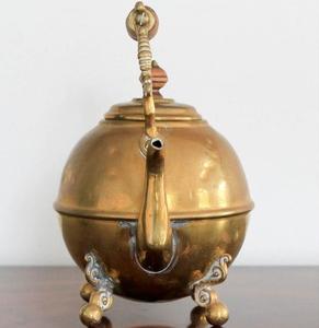 Théière et bouilloire en laiton de charme vintage avec un savoir-faire détaillé parfait pour les salons de thé classiques et les maisons élégantes - Product Image 3