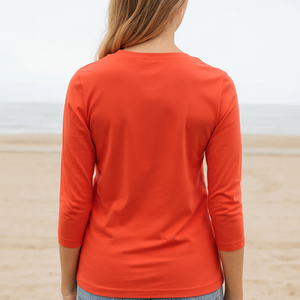 เสื้อยืดผู้หญิงสีแดง แขน 3/4 คอวี ผ้าฝ้ายออร์แกนิค 100% คุณภาพพรีเมียม ผ่านการรับรอง GOTS ยืดตัวน้อย นุ่ม ระบายอากาศดี ทรงคลาสสิก - Product Image 4